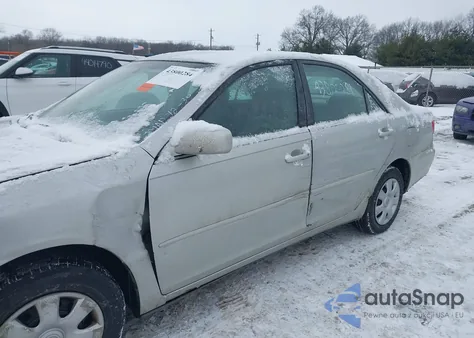 2004 Toyota Camry Le from USA, damaged, VIN 4T1BE32K74U281492
